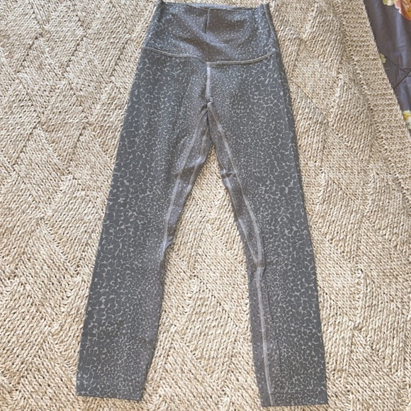 Lululemon printed leggings - Picture 6 of 9